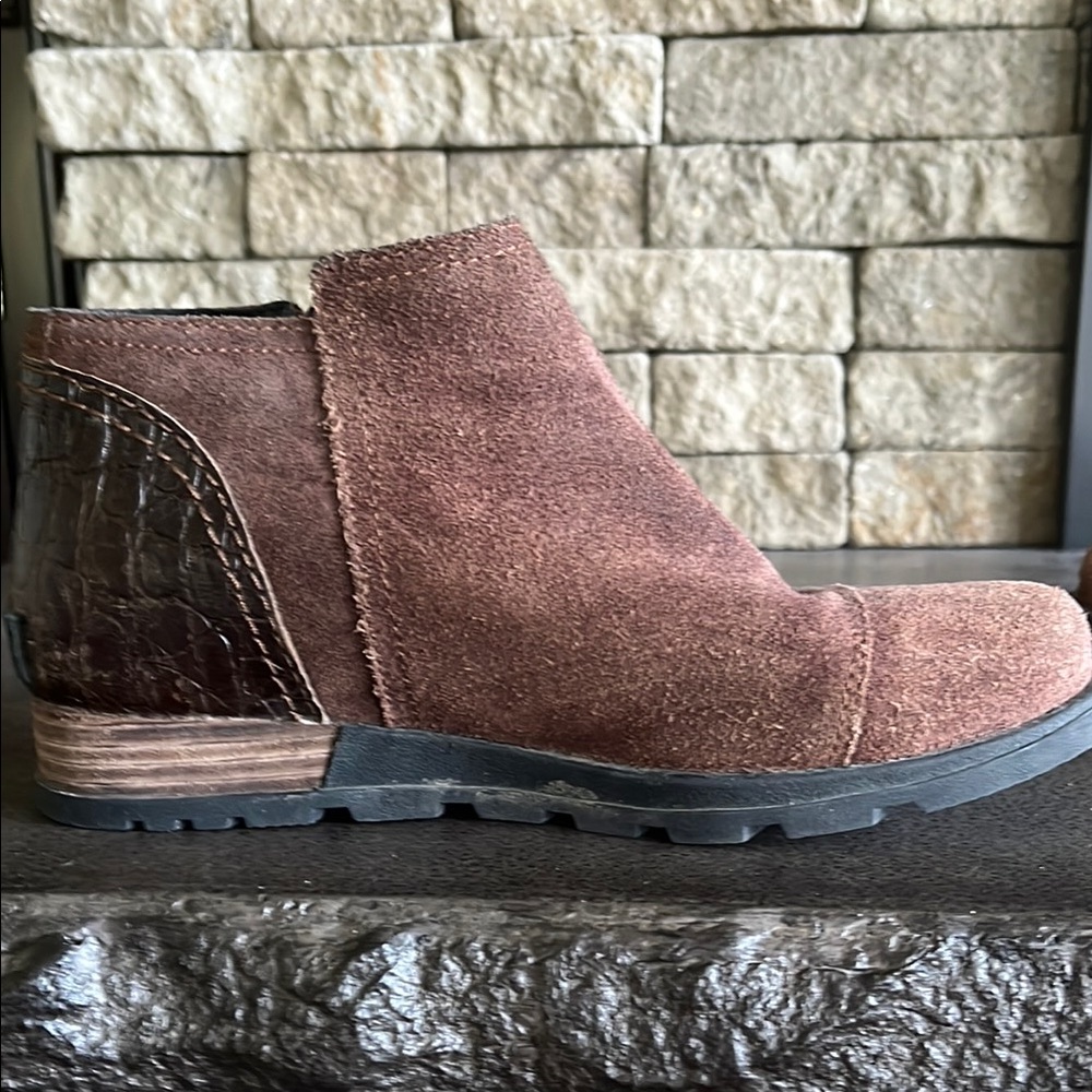 Sorel Brown Ankle Booties with Rugged Sole - Picture 6 of 7